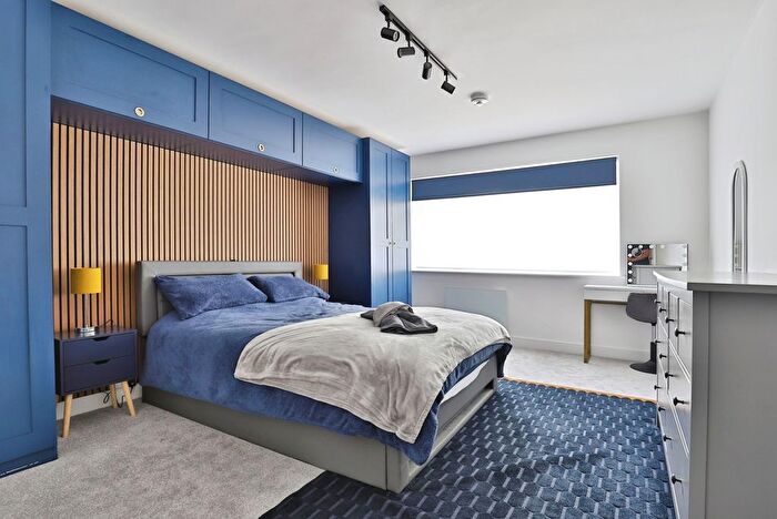 2 Bedroom Property To Rent In West Cliff Road, Bournemouth, BH4