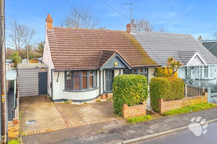 3 Bedroom Semi-Detached Bungalow For Sale In Fanton Walk, Shotgate, SS11
