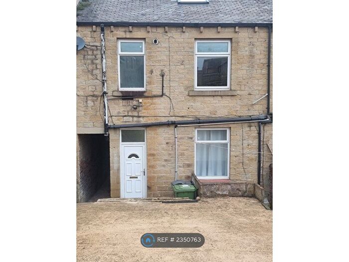 3 Bedroom End Of Terrace House To Rent In Thorne Road, Huddersfield, HD1