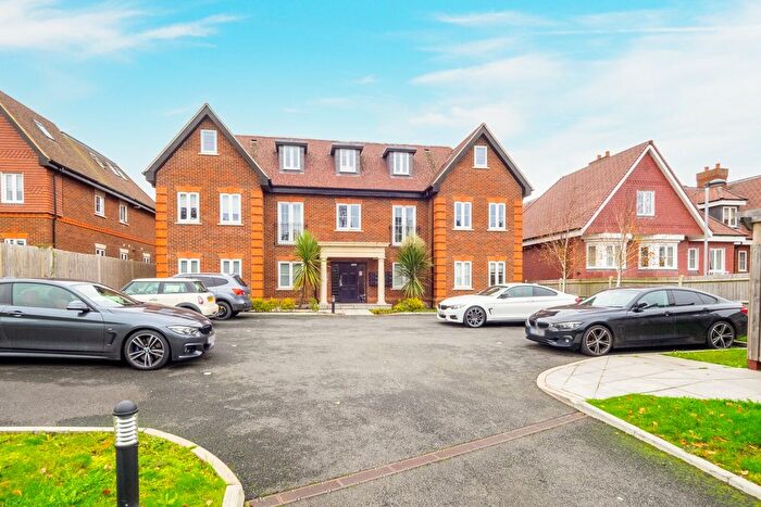 2 Bedroom Flat To Rent In Oaks House, Brighton Road, Banstead, Surrey, SM7