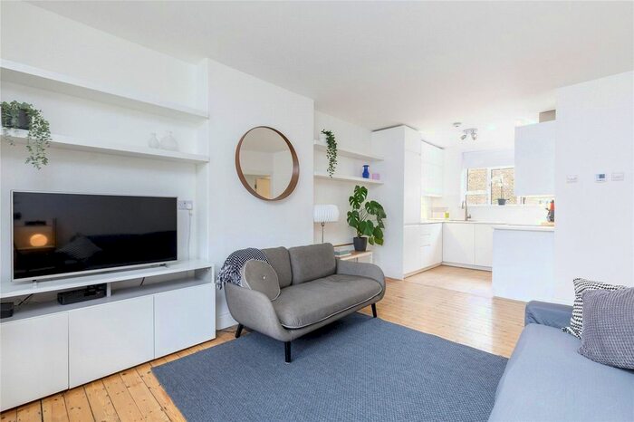 3 Bedroom Flat To Rent In Tyndale Mansions, Upper Street, N1