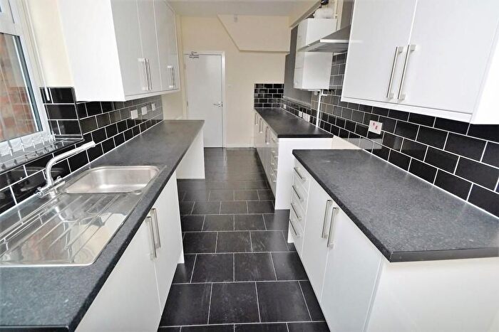 5 Bedroom Semi-Detached House To Rent In Arnesby Road, Nottingham, NG7