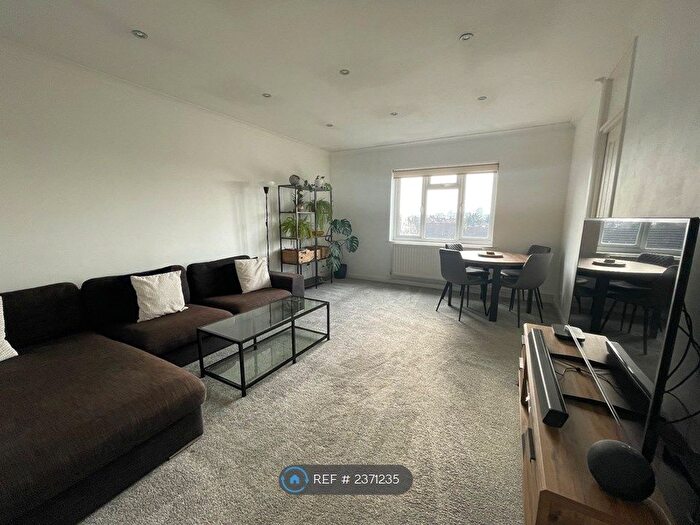 2 Bedroom Flat To Rent In Rowlands Close, London, NW7