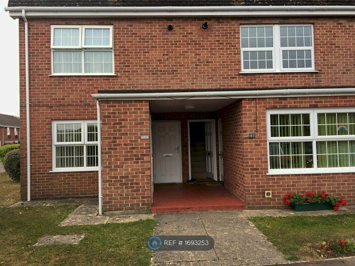 2 Bedroom Flat To Rent In Knighton Park, Barton On Sea, New Milton, BH25