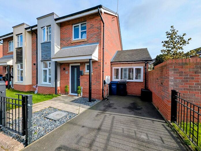 4 Bedroom Semi Detached House For Sale In Lynwood Way, South Shields, NE34