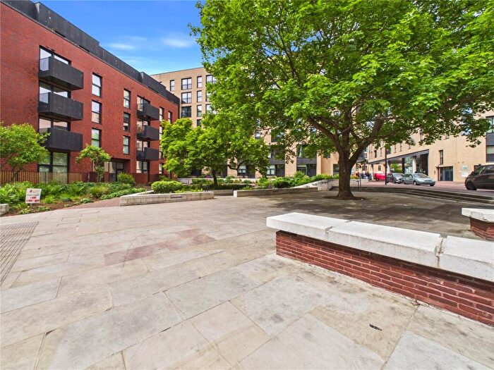 2 Bedroom Apartment For Sale In Burgess Springs, Chelmsford, Essex, CM1