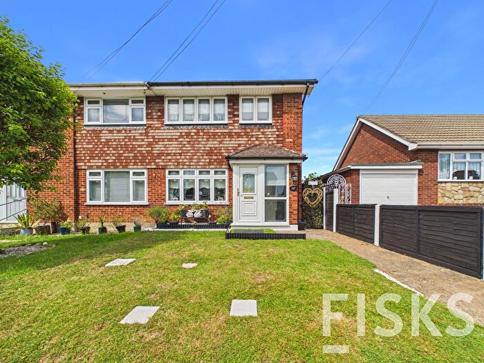 3 Bedroom Semi Detached House For Sale In Chesterfield Avenue, Benfleet, SS7
