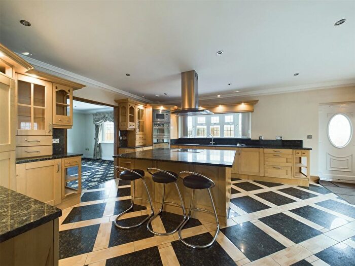 6 Bedroom Property To Rent In Peeks Brook Lane, Horley, RH6