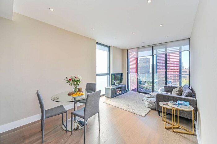 2 Bedroom Flat To Rent In Gwynne Road, Battersea, London, SW11