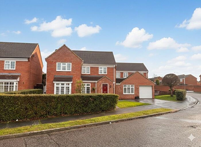 4 Bedroom Detached House For Sale In Blakeney Drive, Luton, Bedfordshire, LU2