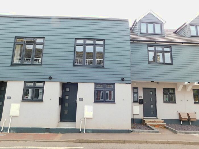 3 Bedroom Semi-Detached House To Rent In Church Street, Cliffe, ME3