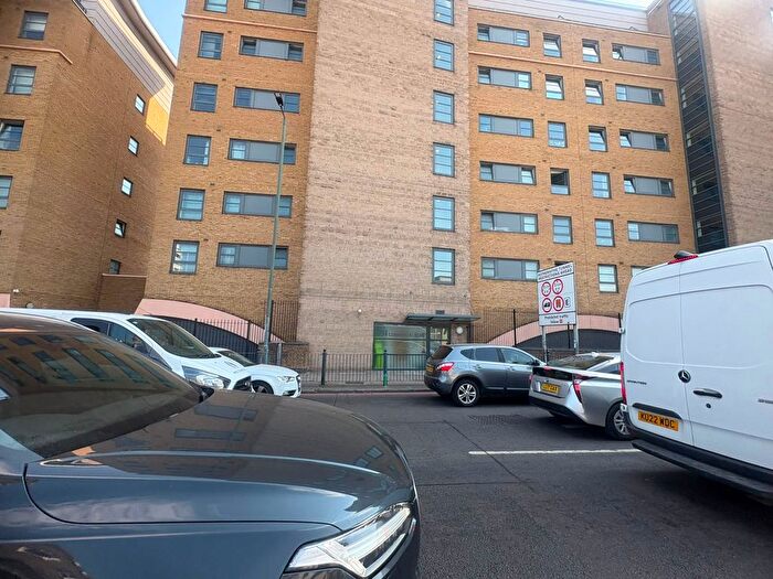 1 Bedroom Flat To Rent In Commercial Road, Limehouse, E14