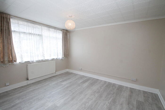 2 Bedroom Maisonette To Rent In Fairlawn Park, Sydenham, SE26