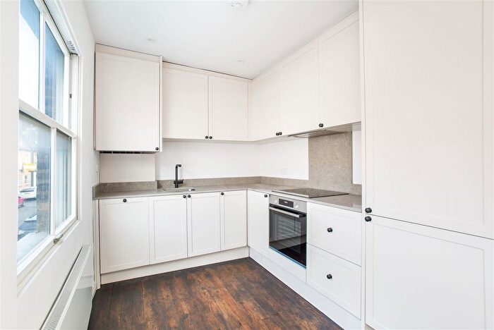2 Bedroom Flat To Rent In Rosemont Road, London, NW3