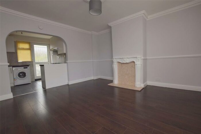 2 Bedroom End Of Terrace House To Rent In Hewett Road, Dagenham, Essex, RM8