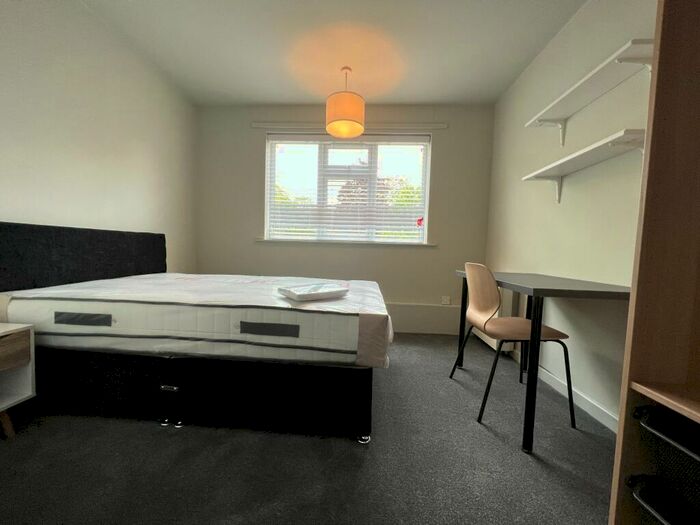 2 Bedroom Apartment To Rent In Sycamore Court, Beeston, Nottingham, NG9