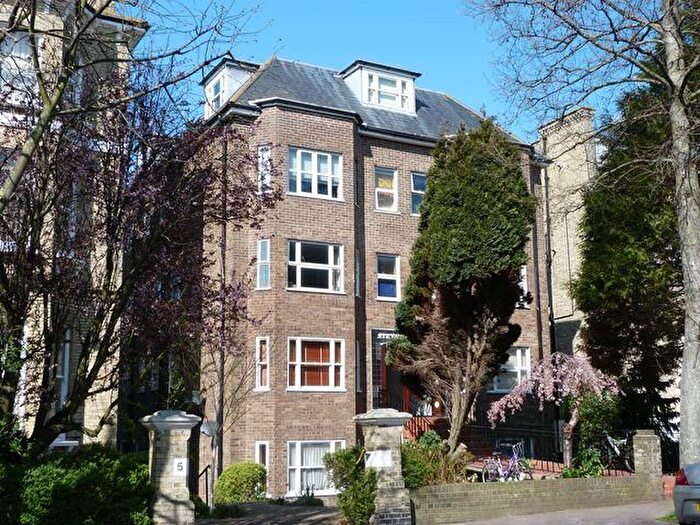 1 Bedroom Flat To Rent In Steyning Court, Eaton Gardens, Hove, BN3