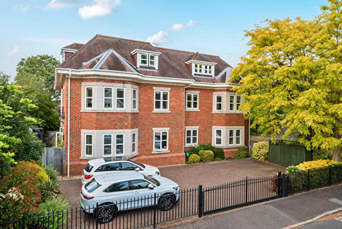 3 Bedroom Apartment For Sale In Mayfield House, Mayfield Road, Weybridge, KT13