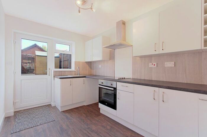 2 Bedroom End Of Terrace House To Rent In Kelvin Gardens, Croydon, Surrey CR0