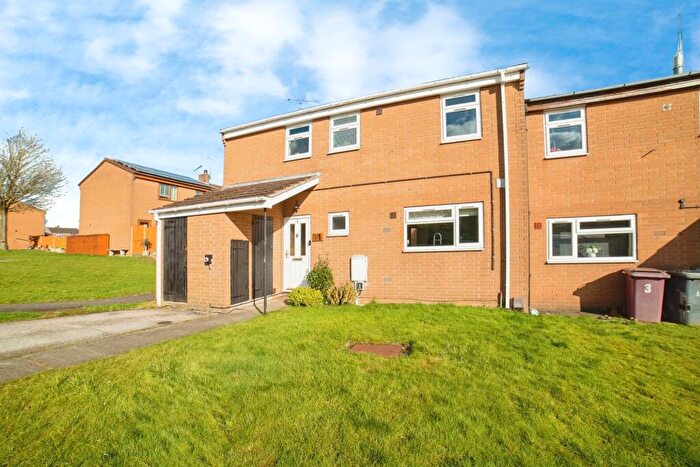 3 Bedroom Town House For Sale In Linacre Avenue, Danesmoor, Chesterfield, S45