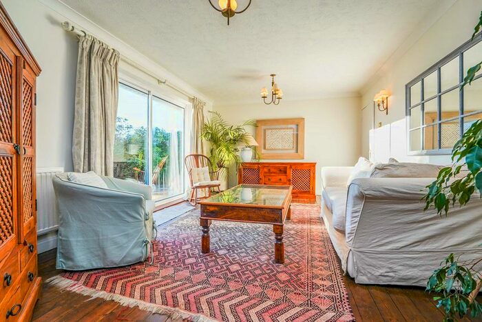 2 Bedroom Bungalow To Rent In Cowleaze Close, Shrivenham, Swindon, SN6