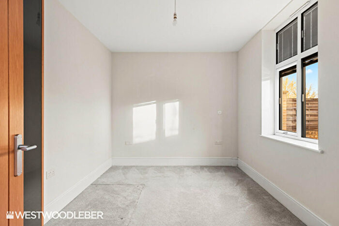 2 Bedroom Barn Conversion To Rent In Mangrove Lane, Hertford, SG13