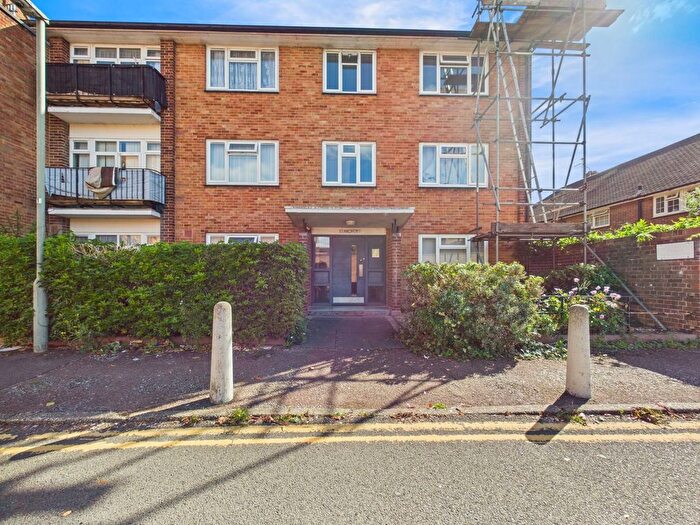 1 Bedroom Flat To Rent In Elmcroft Drive, Ashford, Surrey, TW15
