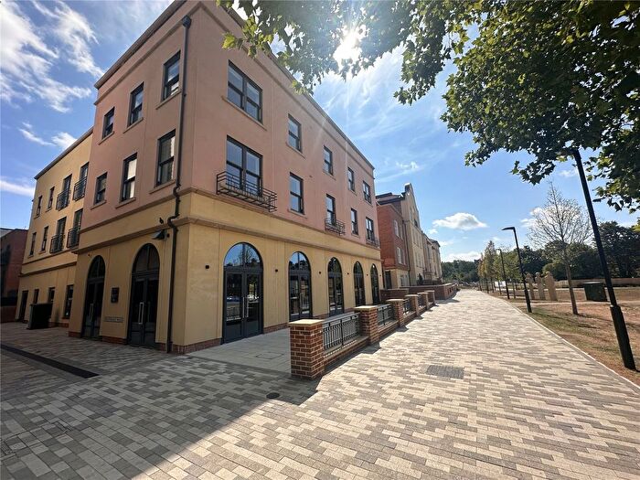 2 Bedroom Flat To Rent In Nightingale Walk, Farnham, Surrey, GU9