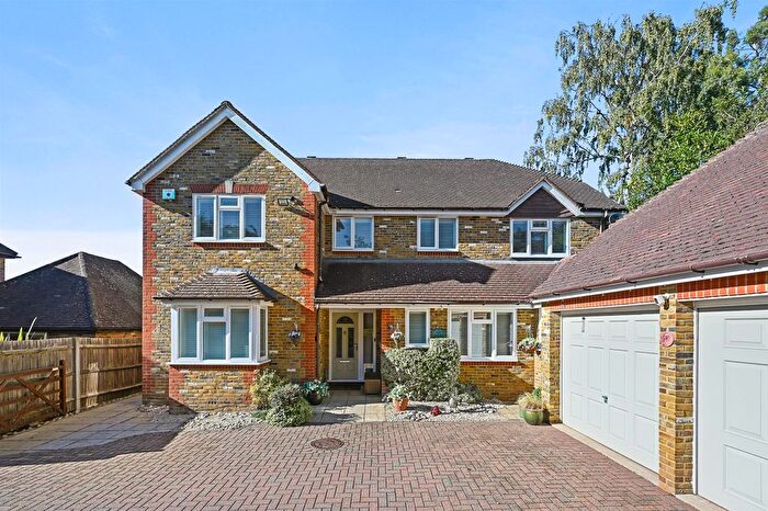 5 Bedroom Detached House For Sale In Ridgemount End, Chalfont St. Peter, SL9