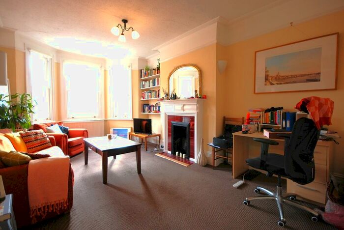 3 Bedroom Flat To Rent In Mowll Street, Oval, SW9