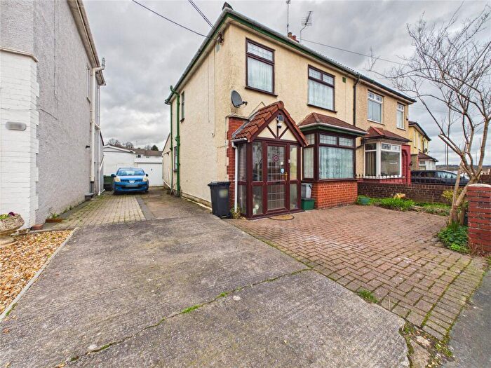 3 Bedroom Semi Detached House For Sale In New Cheltenham Road, Kingswood, Bristol, BS15