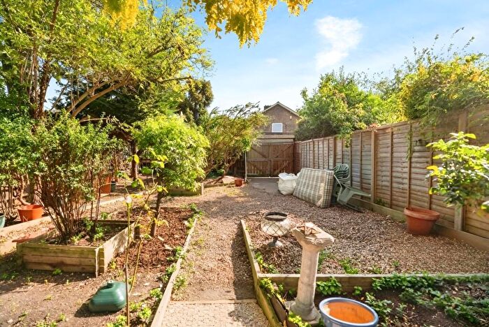 3 Bedroom End Of Terrace House To Rent In Mallory Close London, SE4