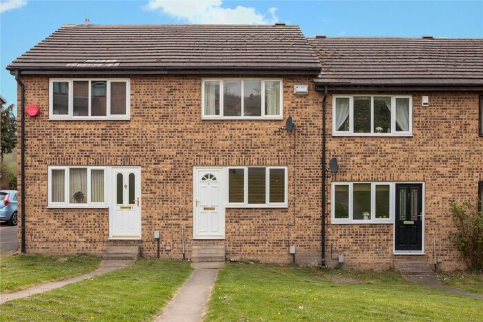 2 Bedroom Town House To Rent In Meadow Bank, Dewsbury, West Yorkshire, WF13