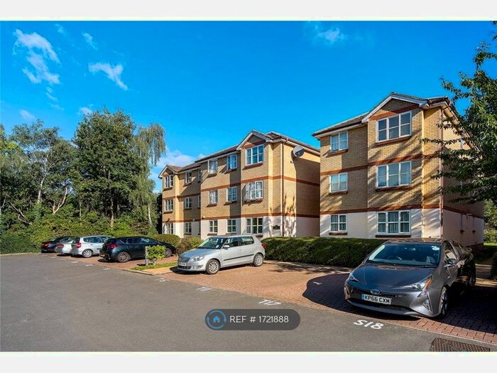 2 Bedroom Flat To Rent In Trimmer Court, Isleworth, TW7