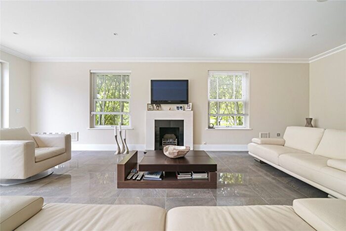 5 Bedroom Detached House To Rent In Gainsborough Place, Cobham, Surrey, KT11