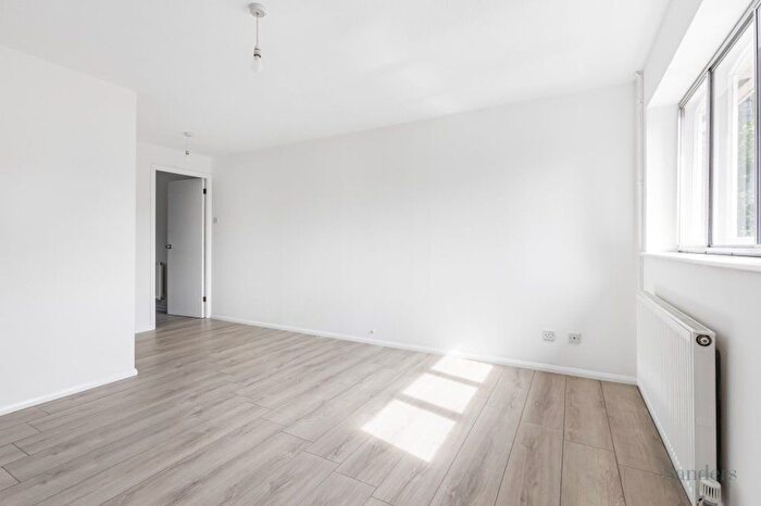 1 Bedroom Flat To Rent In The Paddock, Bishop's Stortford, Hertfordshire, CM23