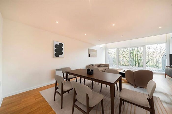 2 Bedroom Flat For Sale In Palmers Road, Bethnal Green, E2