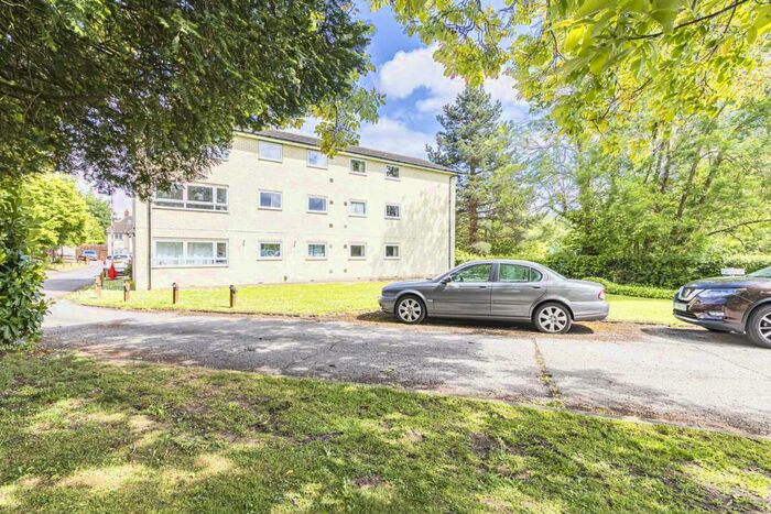 2 Bedroom Flat To Rent In Yew Tree Court, Fishery Road, HP1