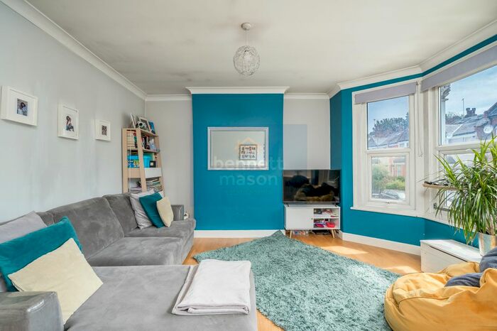 2 Bedroom Flat To Rent In Dollis Road, London, N3