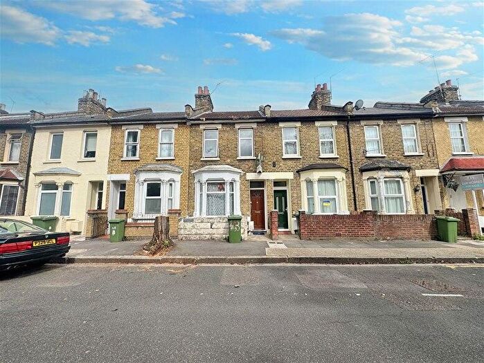 3 Bedroom House To Rent In Glenavon Road, Stratford, E15