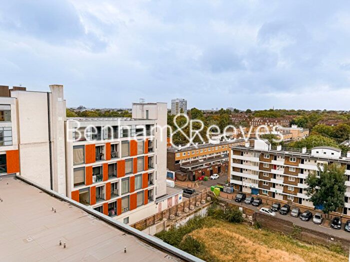 1 Bedroom Flat To Rent In Cornell Square, London, SW8