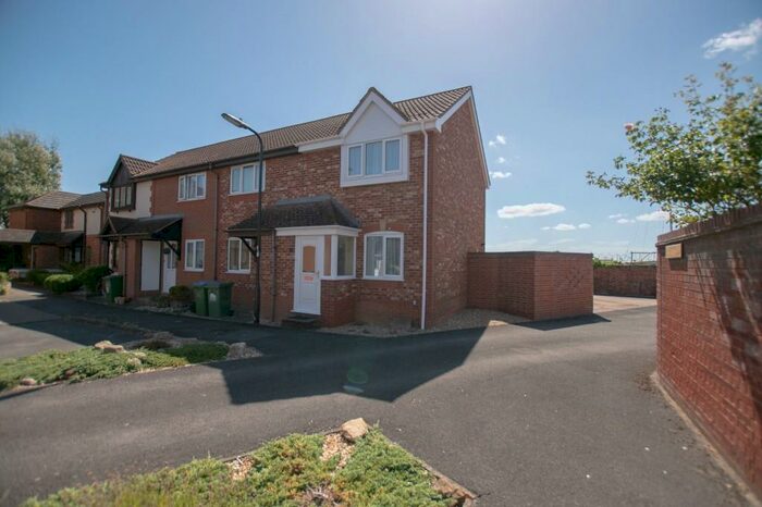 2 Bedroom End Of Terrace House To Rent In Dundonald Close, Waterside Park, Hampshire, SO19