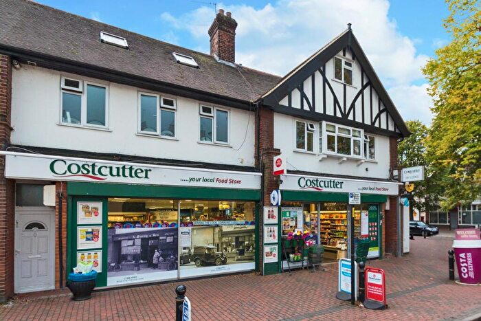 2 Bedroom Apartment To Rent In Bathurst Walk, Richings Park, SL0