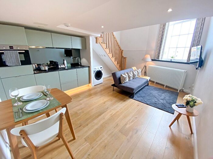 1 Bedroom Flat To Rent In Flat, Mcdonald Road, Broughton, Edinburgh, EH7