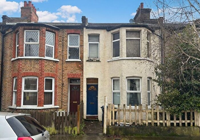 2 Bedroom Flat For Sale In A Shirley Gardens, Hanwell, London, W7