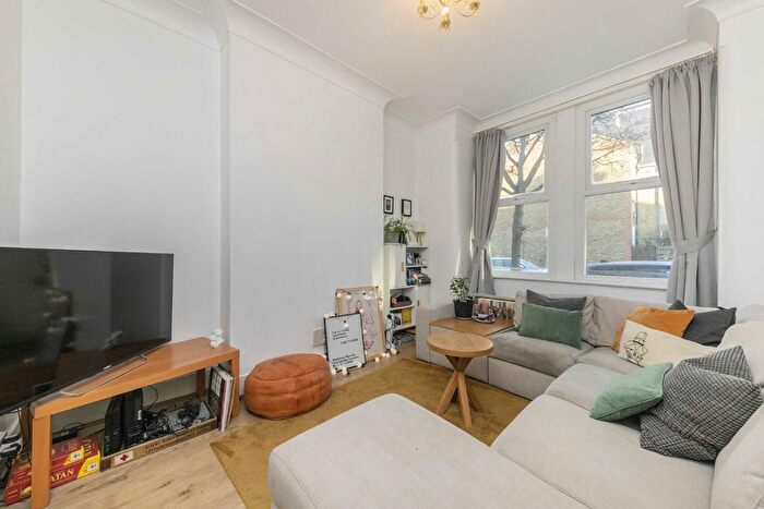 2 Bedroom Flat To Rent In Glasford Street, Tooting, SW17