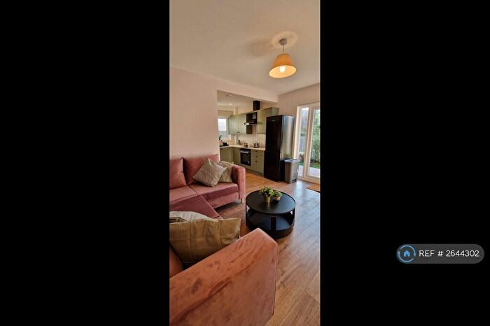 4 Bedroom Semi-Detached House To Rent In Beeston Road, Nottingham, NG7