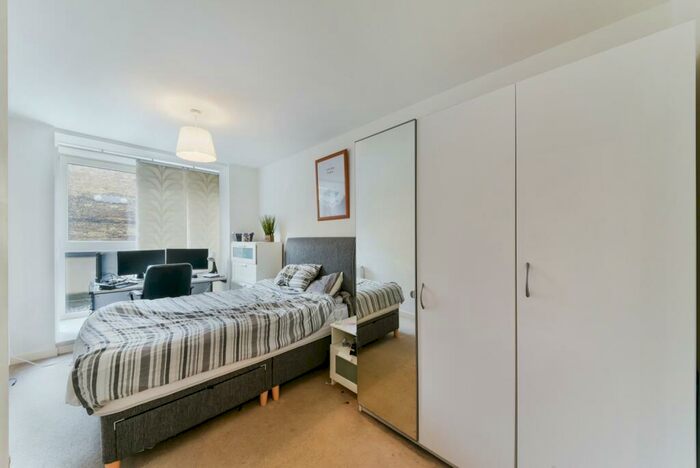 2 Bedroom Flat For Sale In Forge Square, Isle Of Dogs, London, E14