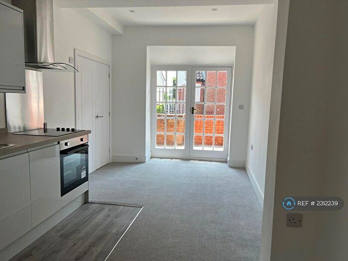 1 Bedroom Flat To Rent In The Mount, Guildford, GU2