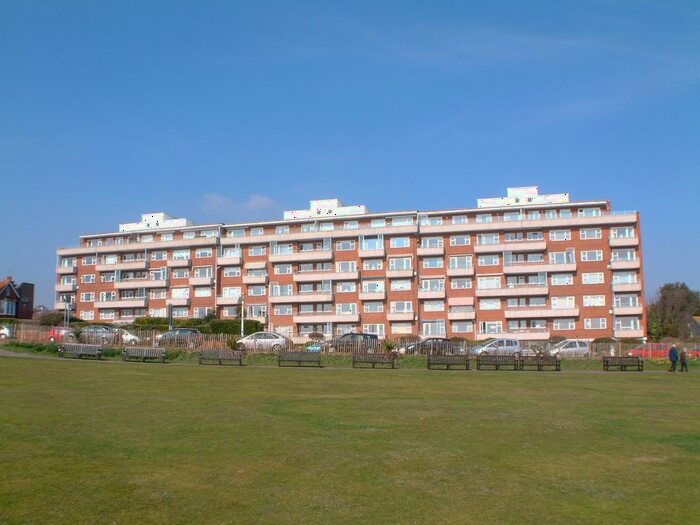 2 Bedroom Flat For Sale In Cliff Road, Eastbourne, BN20